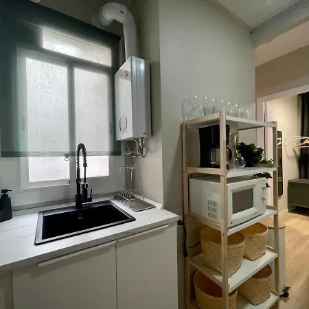 Apartment Poble Sec - Modern & Comfy 3 Bedrooms *