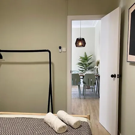 Poble Sec - Modern & Comfy 3 Bedrooms Apartment Barcelona